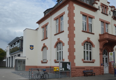 Neuer Aufzug am Schiersteiner Rathaus