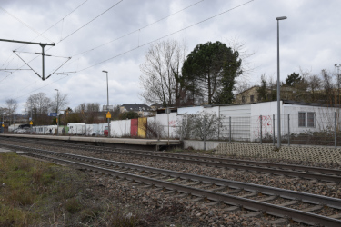 „Containerdorf“ am Bahnhaltepunkt Schierstein