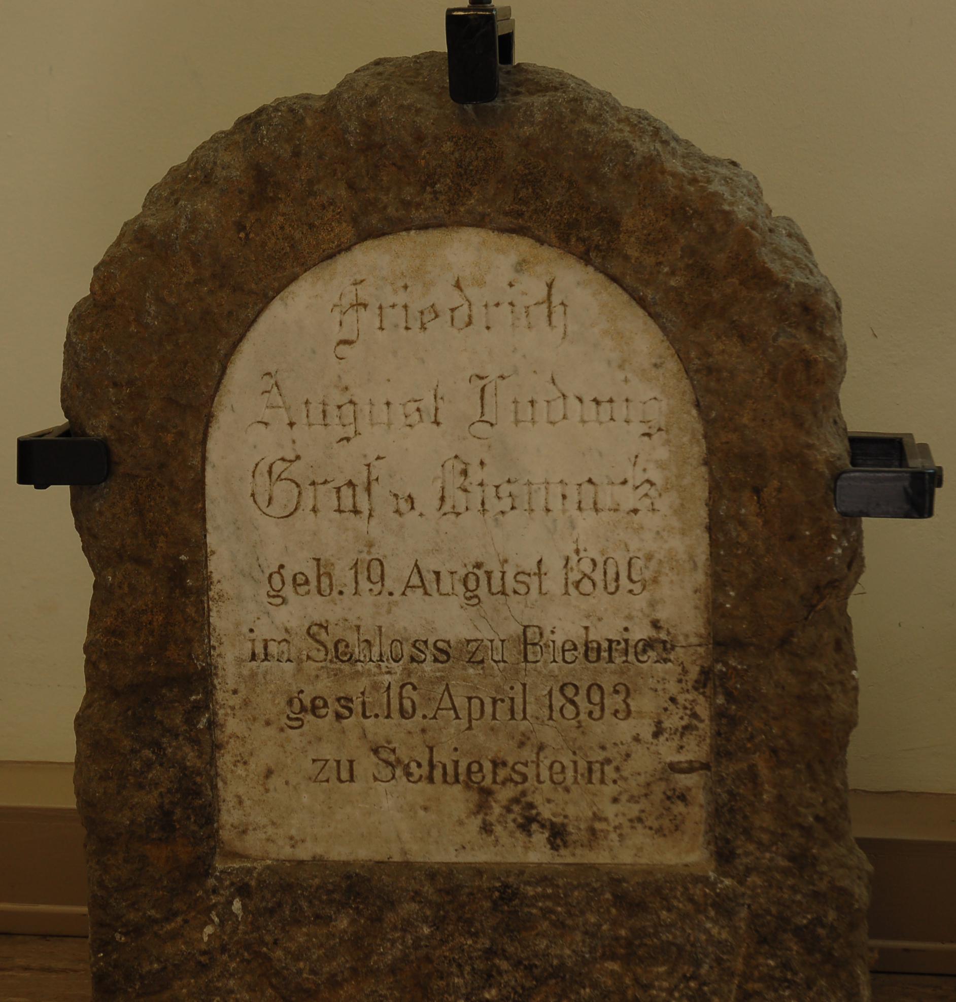 Grabstein Graf von Bismark